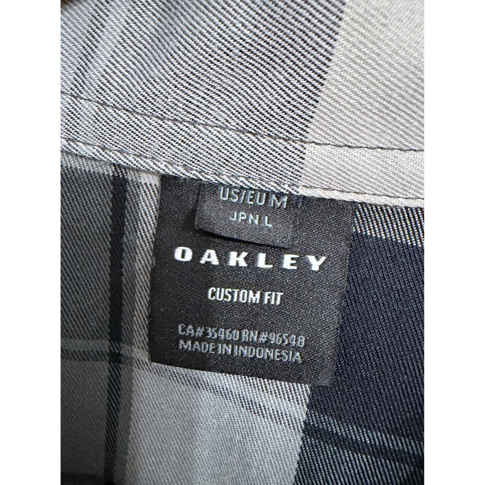 Oakley Custom Fit Plaid Button Down Shirt Mens Medium Grey Black Long Sleeve - Picture 3 of 4